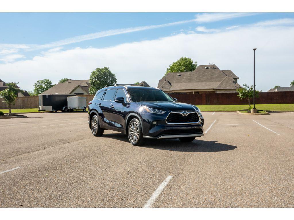 used 2021 Toyota Highlander car, priced at $33,228