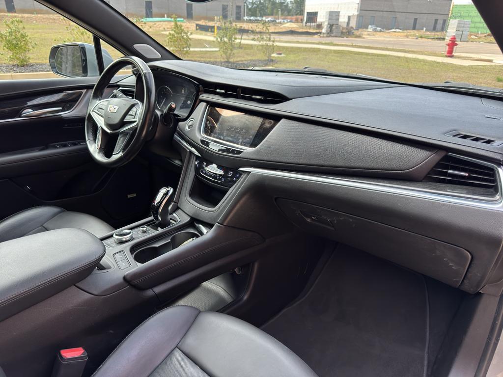 used 2023 Cadillac XT5 car, priced at $28,304