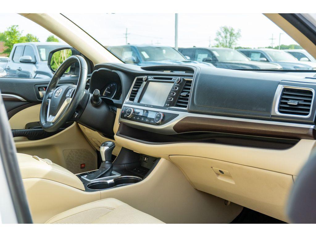used 2016 Toyota Highlander car, priced at $14,867