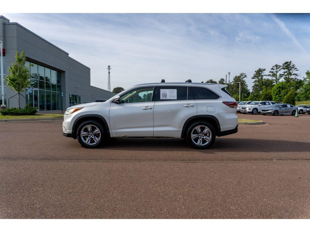 used 2016 Toyota Highlander car, priced at $14,867