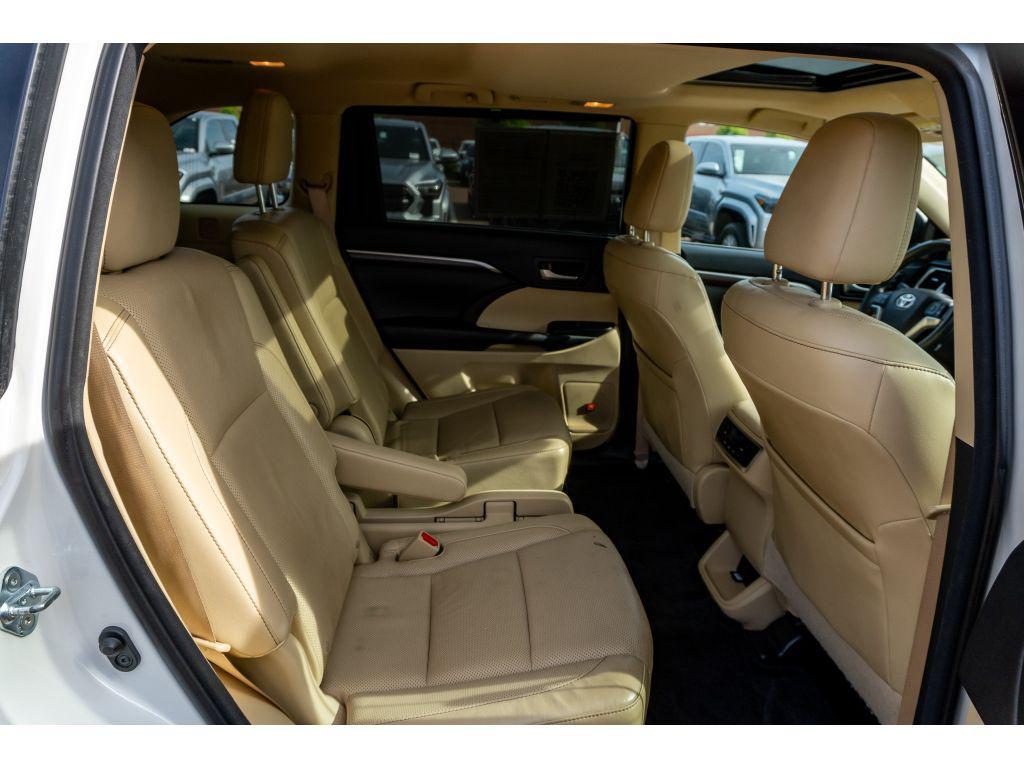 used 2016 Toyota Highlander car, priced at $14,867