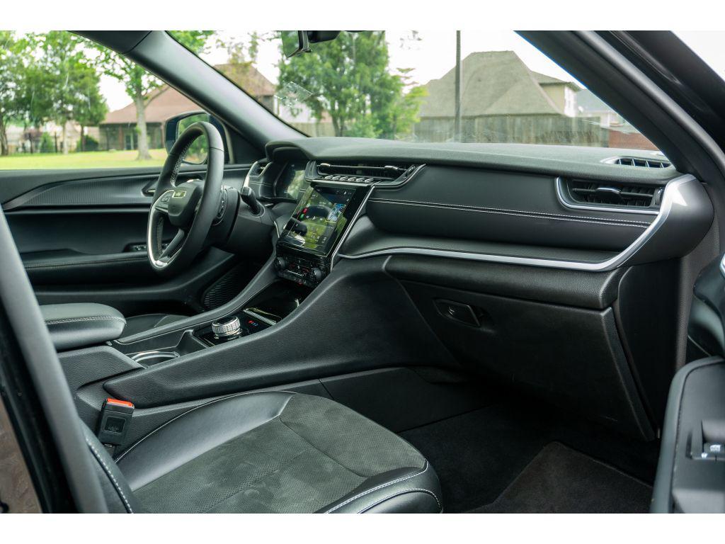 used 2025 Jeep Grand Cherokee car, priced at $37,622