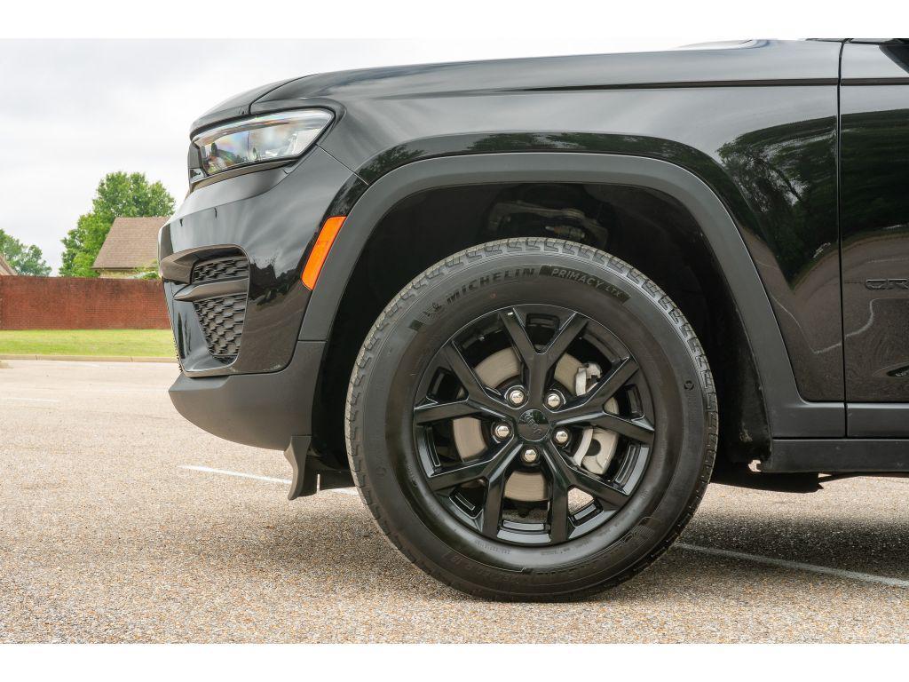 used 2025 Jeep Grand Cherokee car, priced at $37,622