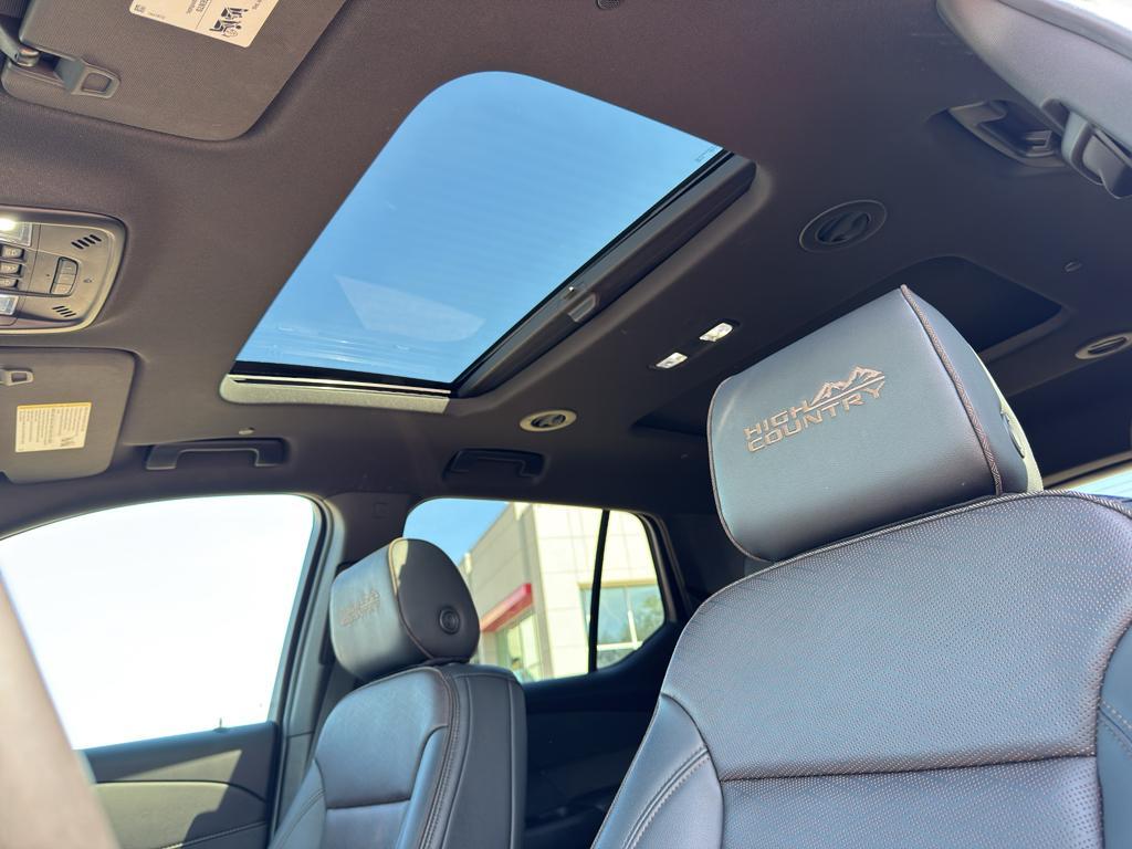 used 2022 Chevrolet Traverse car, priced at $35,992