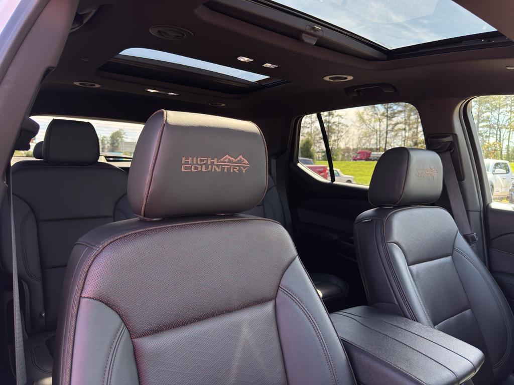 used 2022 Chevrolet Traverse car, priced at $35,992