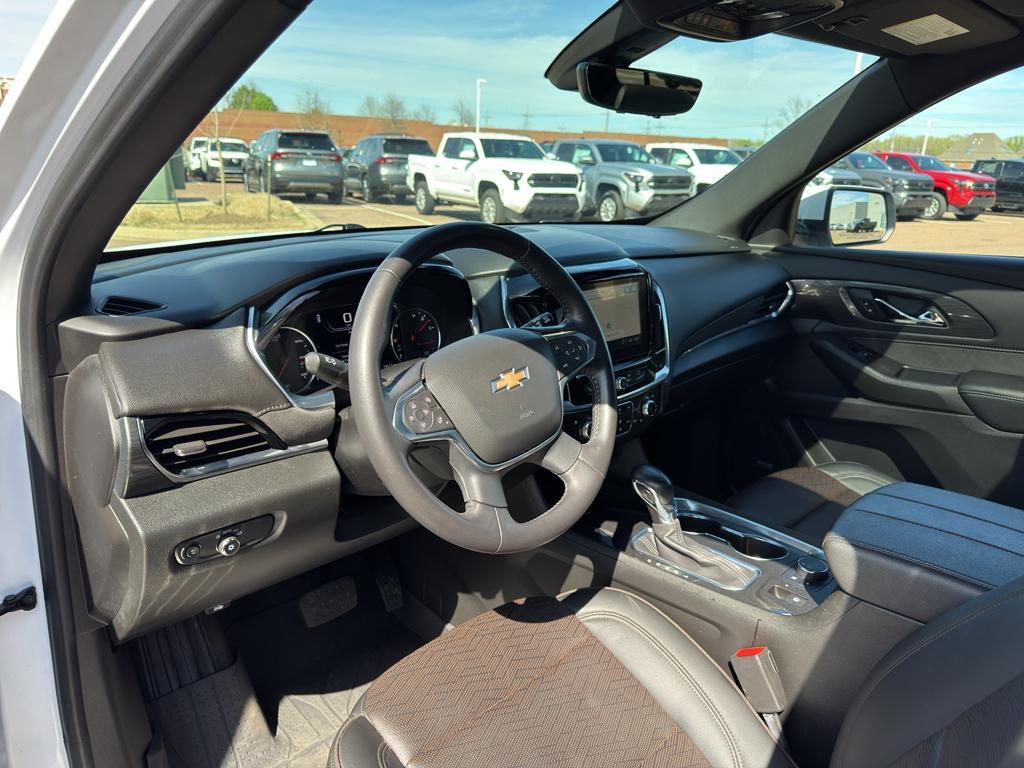 used 2022 Chevrolet Traverse car, priced at $35,992