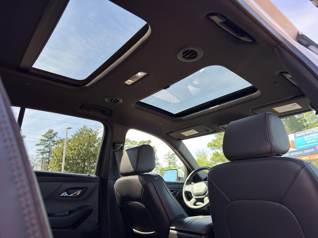 used 2022 Chevrolet Traverse car, priced at $35,992