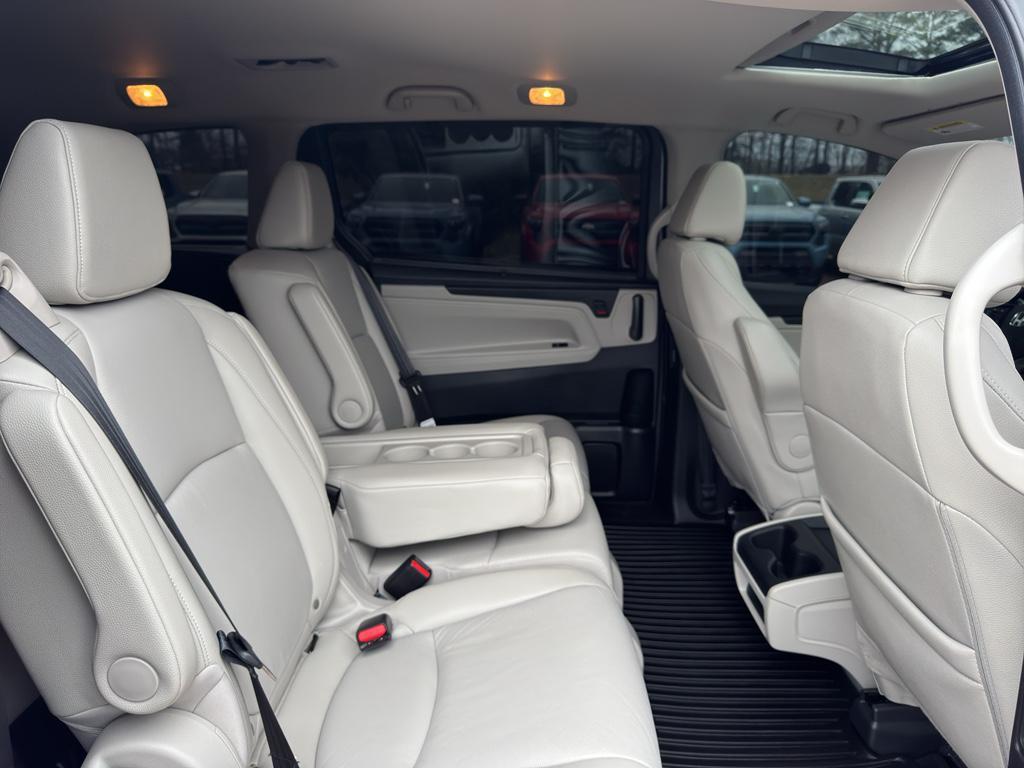 used 2025 Honda Odyssey car, priced at $39,290
