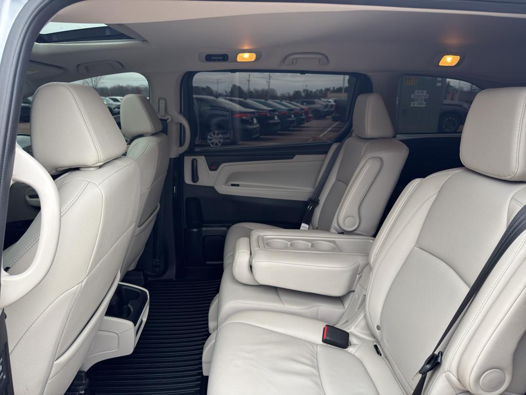 used 2025 Honda Odyssey car, priced at $39,290
