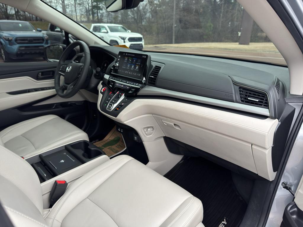 used 2025 Honda Odyssey car, priced at $39,290