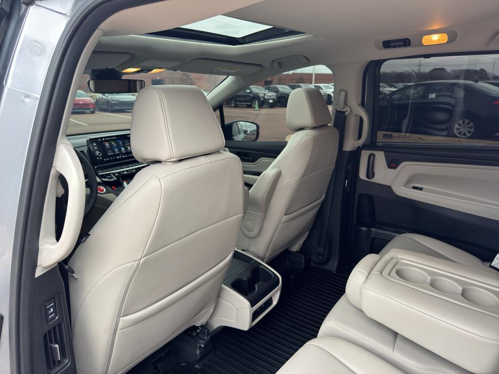 used 2025 Honda Odyssey car, priced at $39,290