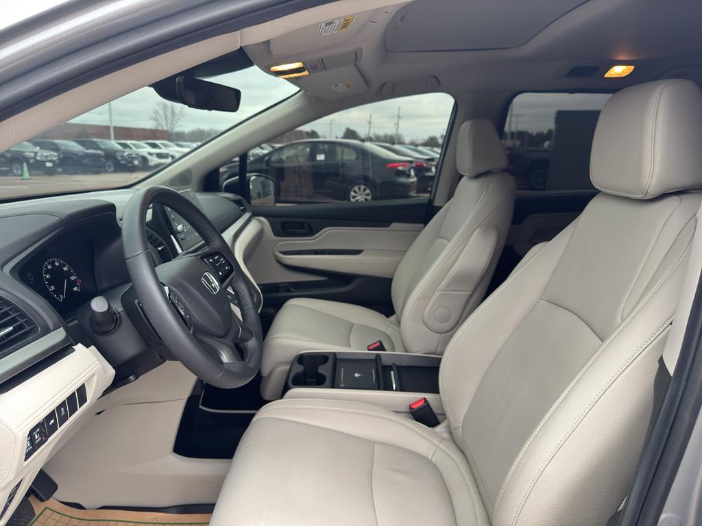 used 2025 Honda Odyssey car, priced at $39,290