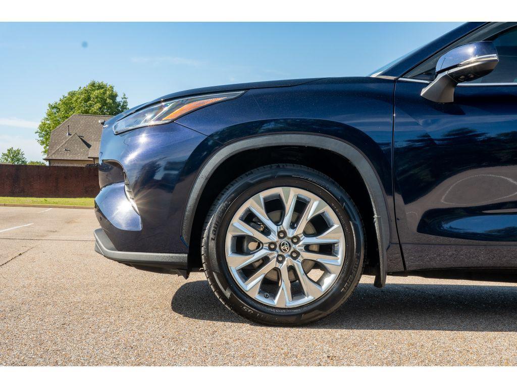 used 2021 Toyota Highlander car, priced at $29,320