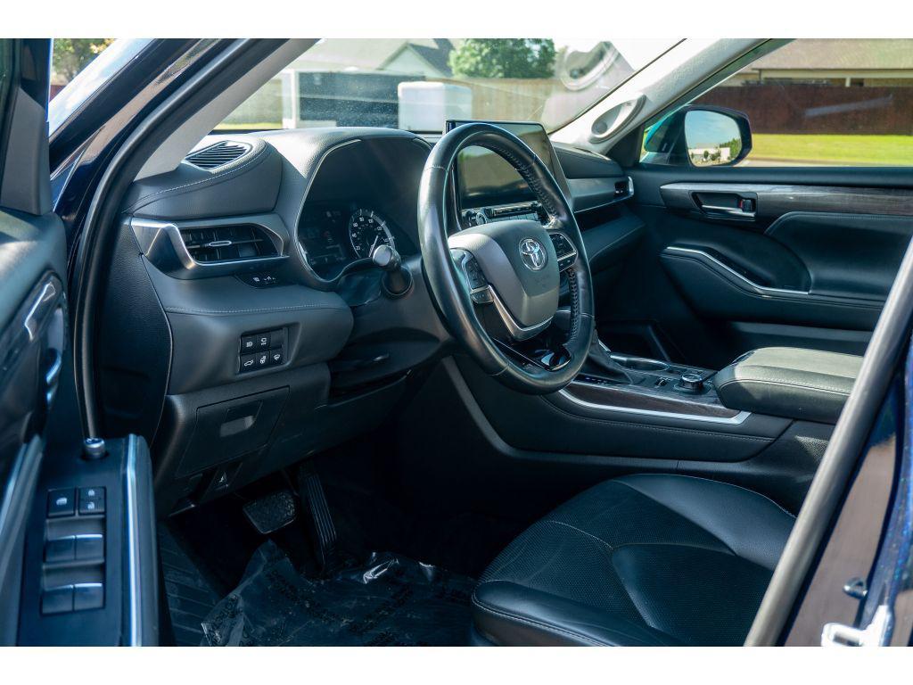 used 2021 Toyota Highlander car, priced at $29,320