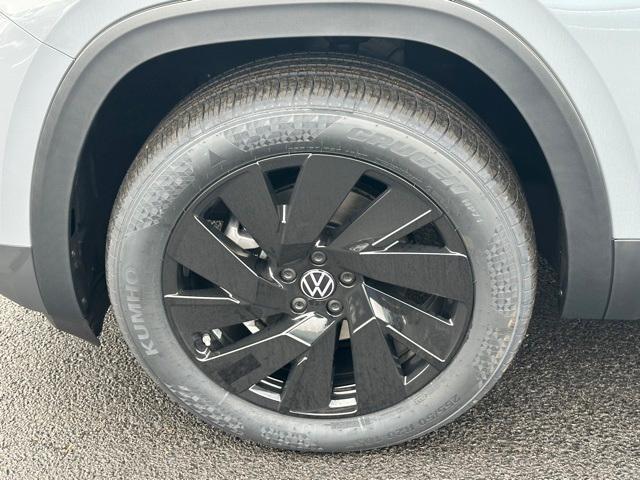 new 2026 Volkswagen Atlas car, priced at $45,727