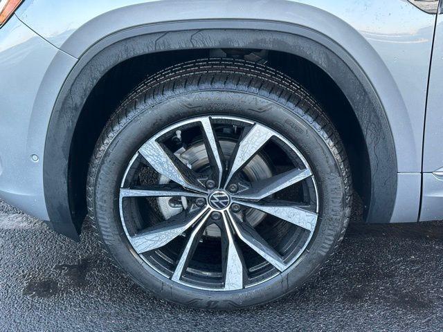 new 2026 Volkswagen Atlas Cross Sport car, priced at $48,680