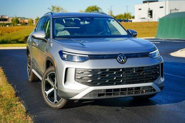 new 2025 Volkswagen Tiguan car, priced at $32,741
