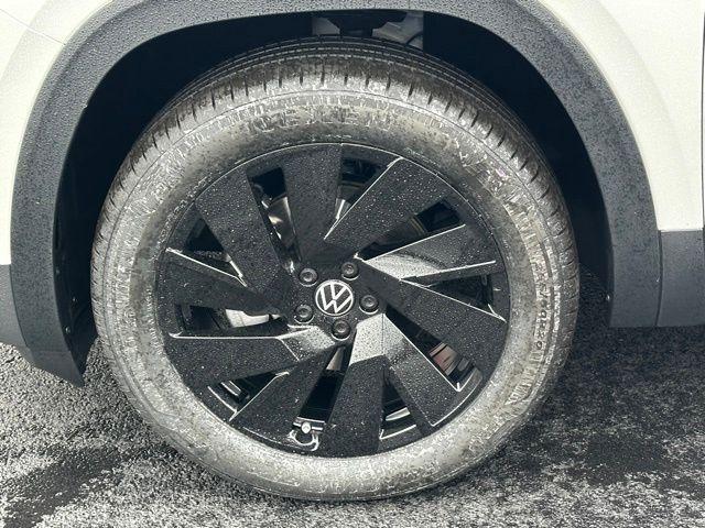 new 2026 Volkswagen Atlas car, priced at $45,036