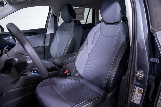 new 2025 Volkswagen Tiguan car, priced at $31,998