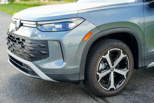 new 2025 Volkswagen Tiguan car, priced at $32,179