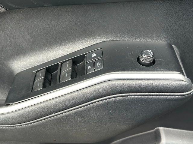 used 2021 Toyota Highlander car, priced at $24,499