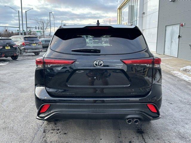 used 2021 Toyota Highlander car, priced at $31,422