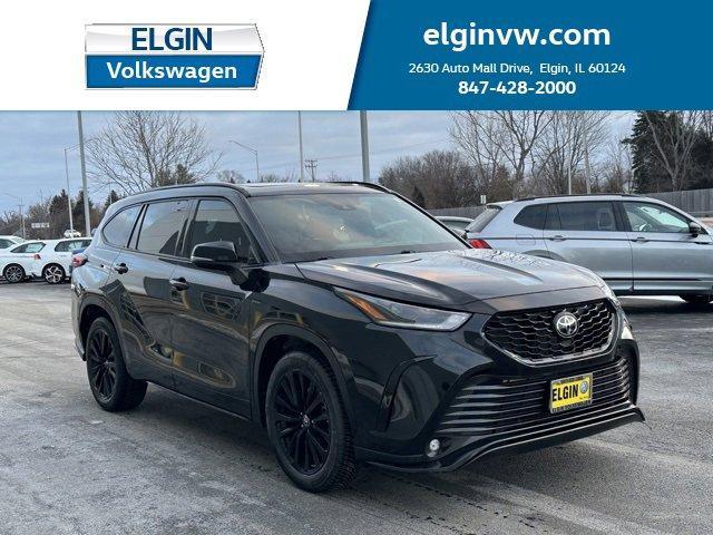 used 2021 Toyota Highlander car, priced at $31,422