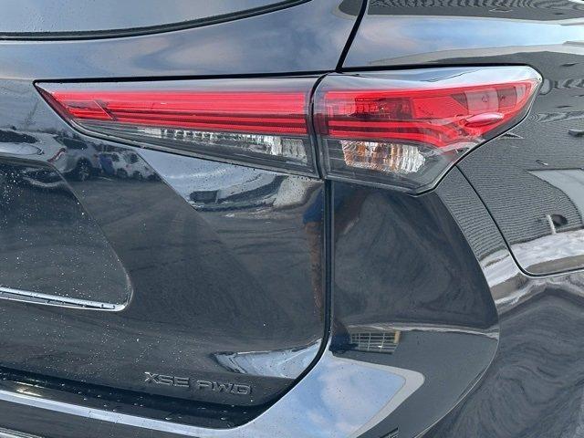 used 2021 Toyota Highlander car, priced at $31,422