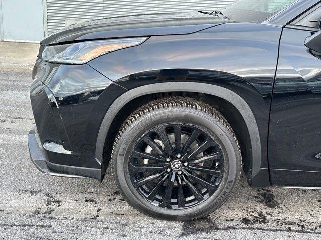 used 2021 Toyota Highlander car, priced at $31,422