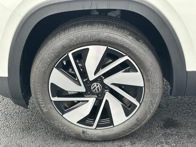 new 2026 Volkswagen Atlas car, priced at $48,041