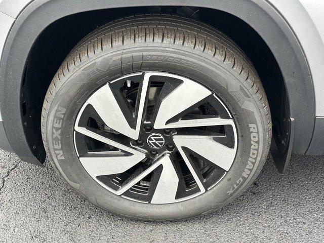 new 2026 Volkswagen Atlas car, priced at $44,076