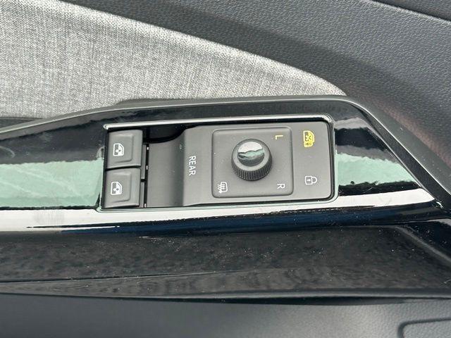 new 2025 Volkswagen ID.4 car, priced at $38,001