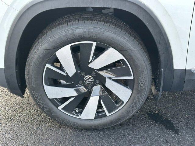 new 2026 Volkswagen Atlas Cross Sport car, priced at $47,353