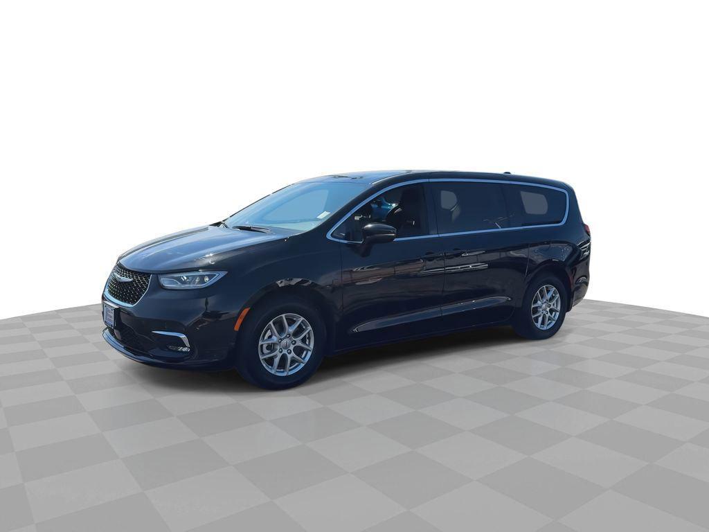 used 2025 Chrysler Pacifica car, priced at $29,336