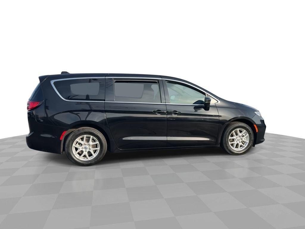 used 2025 Chrysler Pacifica car, priced at $31,165