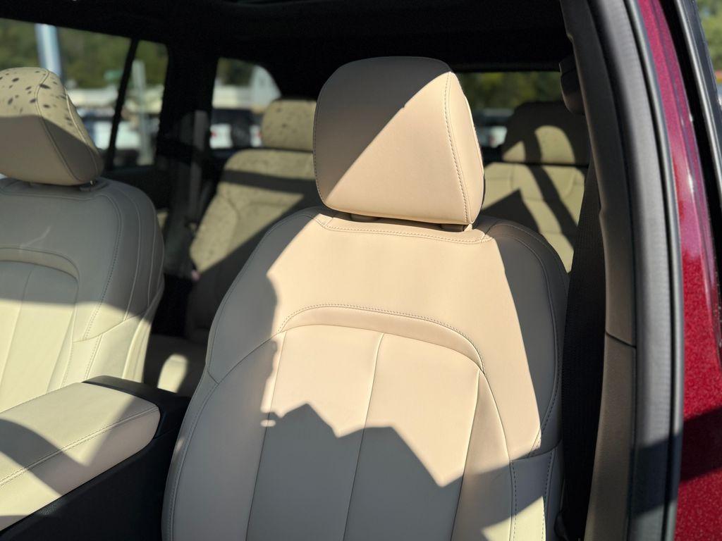 new 2025 Jeep Grand Cherokee car, priced at $43,607