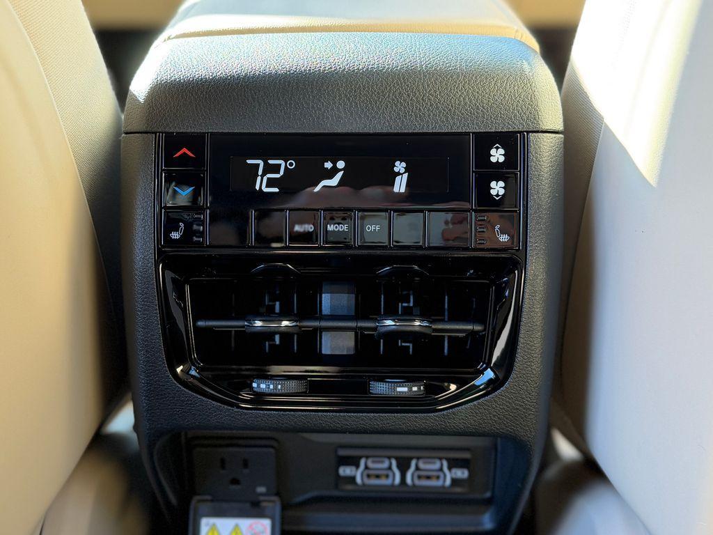 new 2025 Jeep Grand Cherokee L car, priced at $45,237