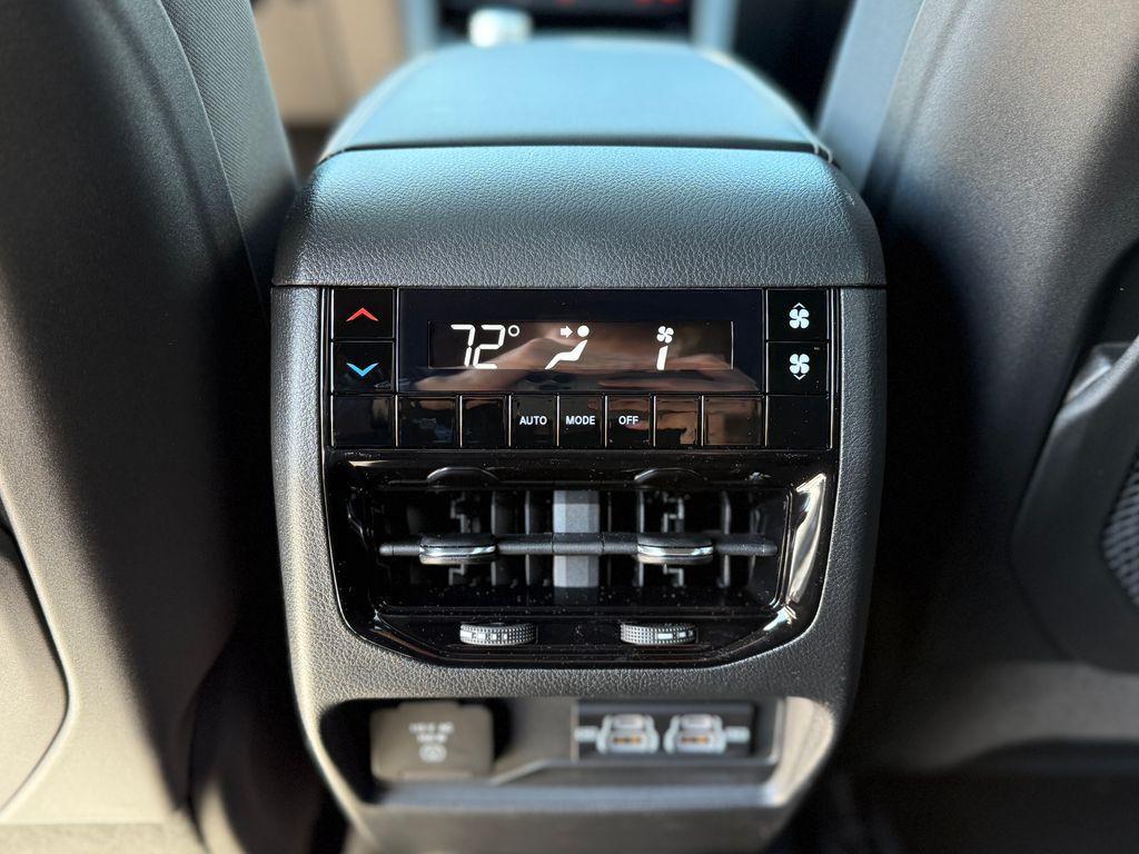 new 2025 Jeep Grand Cherokee L car, priced at $40,604