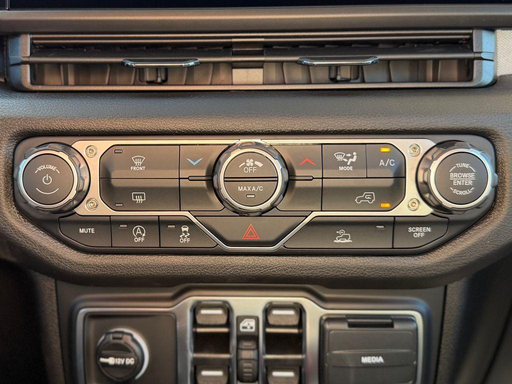 new 2026 Jeep Gladiator car, priced at $44,080