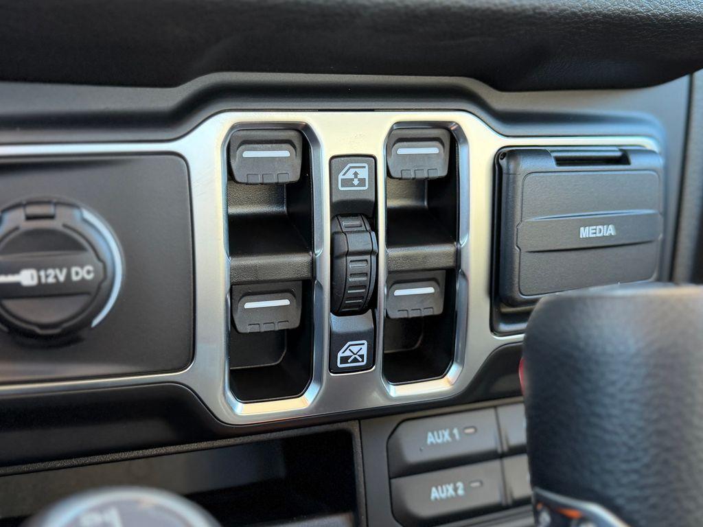 new 2026 Jeep Gladiator car, priced at $44,080