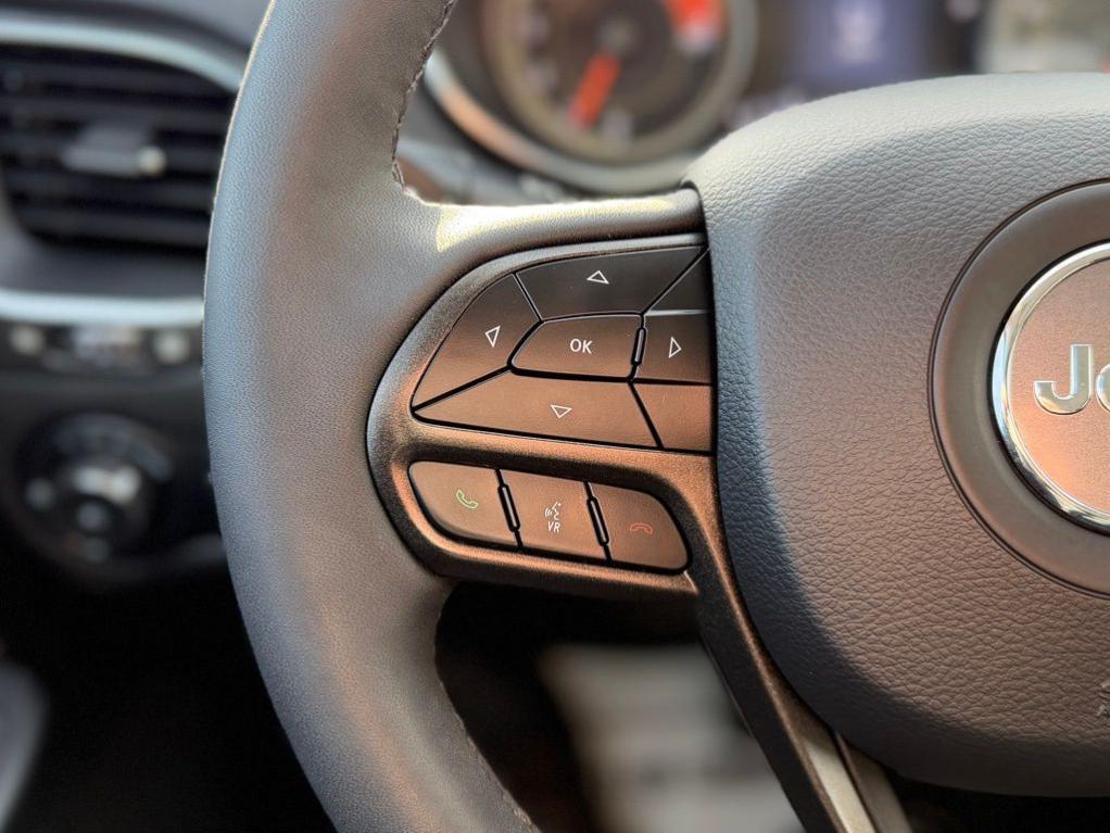 used 2022 Jeep Cherokee car, priced at $28,991