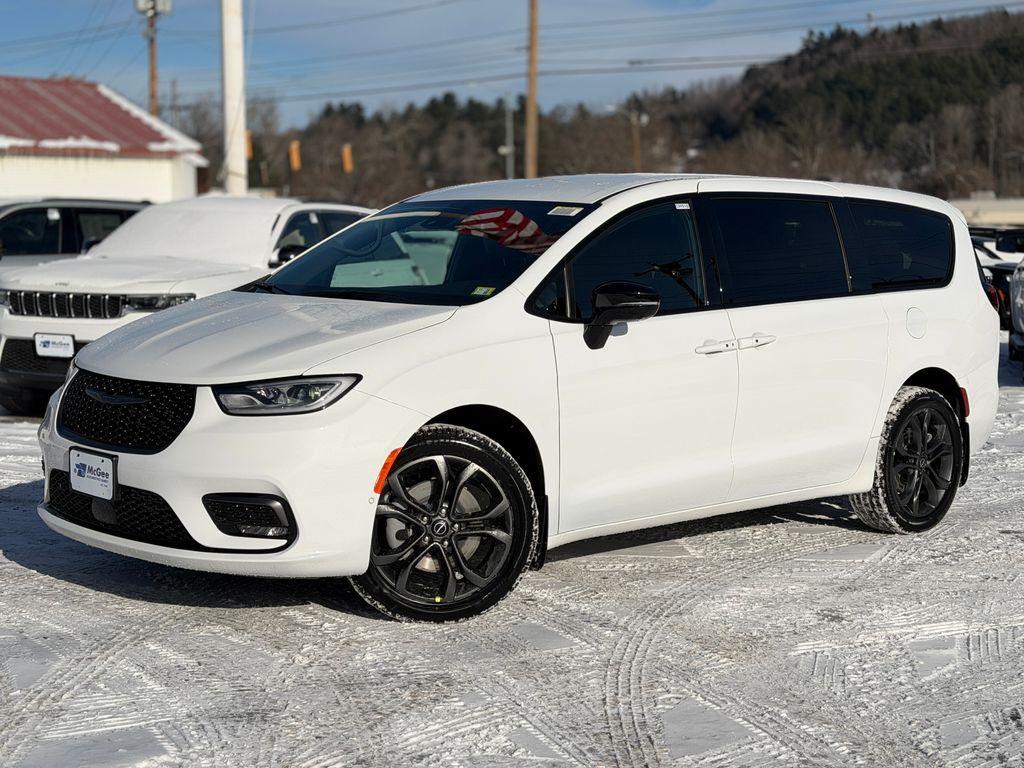 new 2026 Chrysler Pacifica car