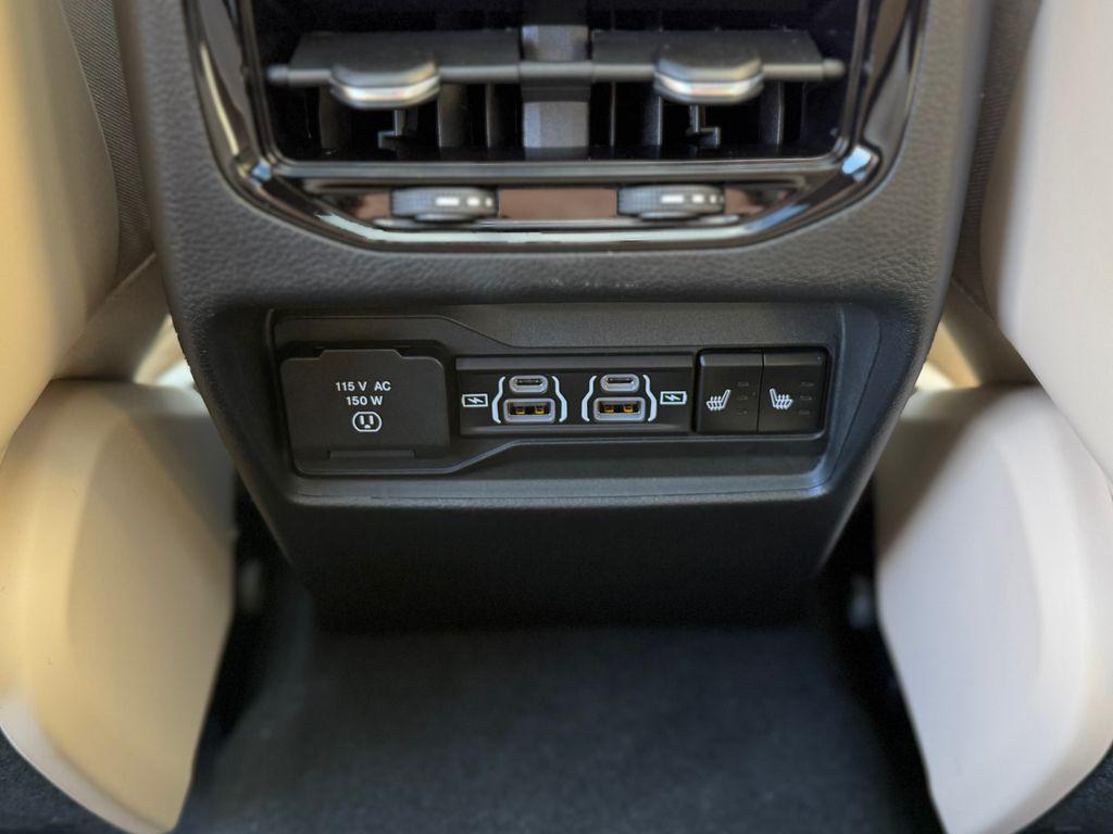 new 2025 Jeep Grand Cherokee car, priced at $45,770