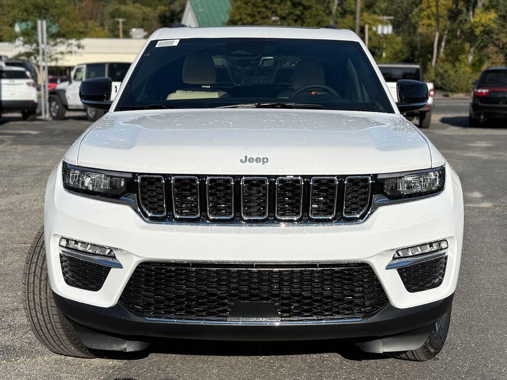 new 2025 Jeep Grand Cherokee car, priced at $45,770