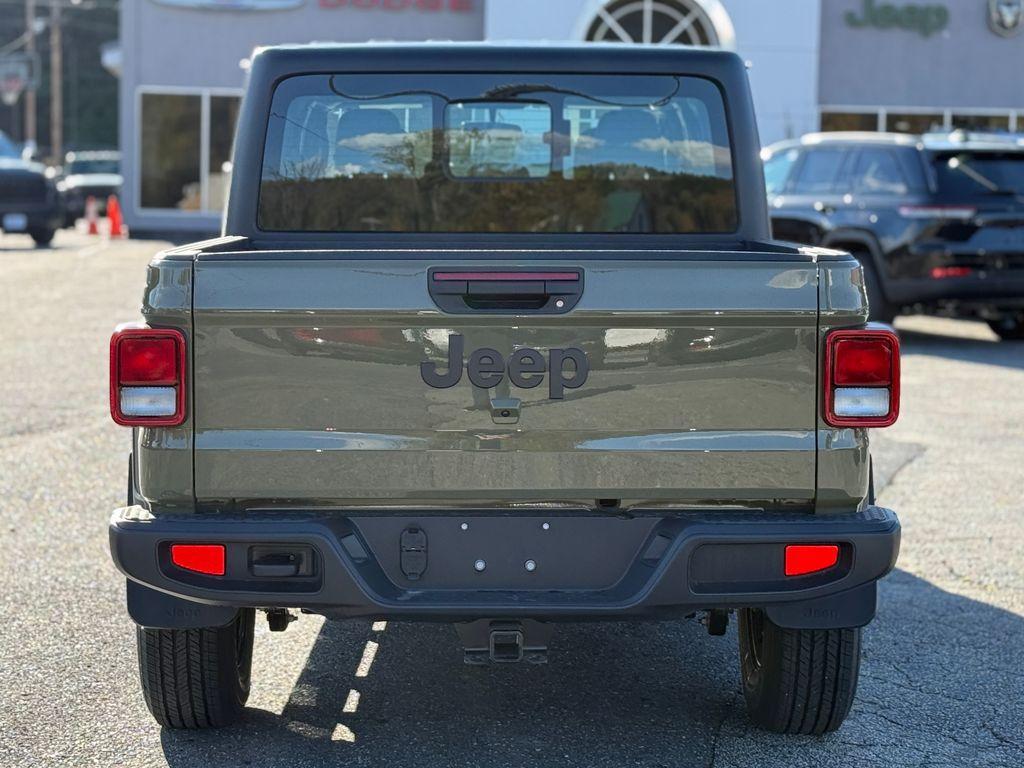 new 2026 Jeep Gladiator car, priced at $45,780