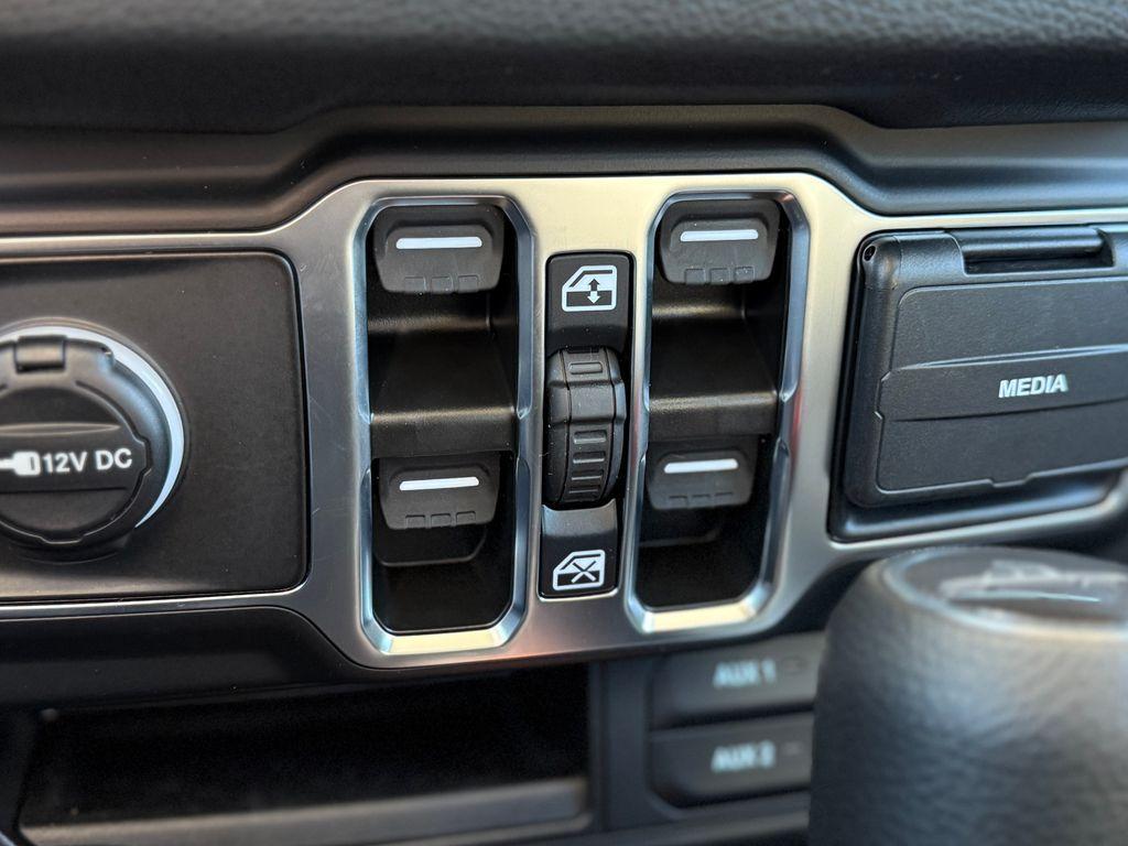 new 2026 Jeep Gladiator car, priced at $45,780