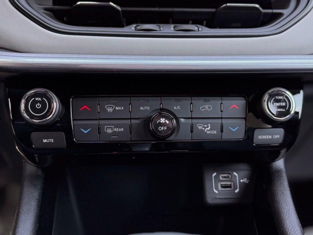 new 2025 Jeep Compass car, priced at $36,801