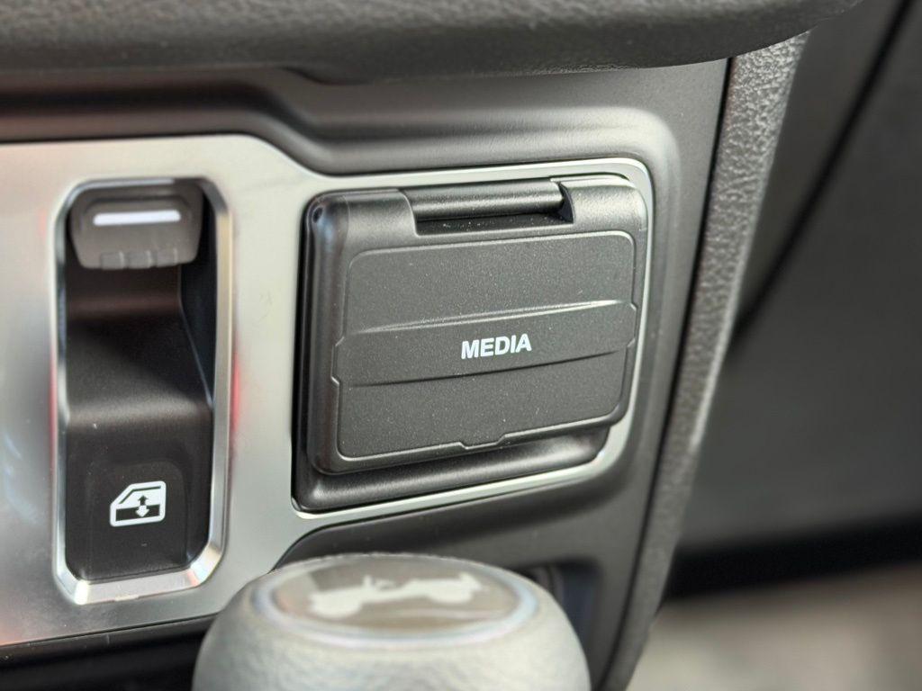 new 2026 Jeep Wrangler car, priced at $43,084