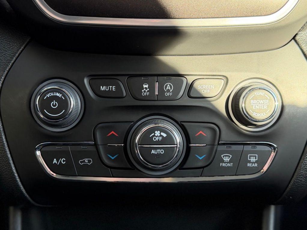 used 2022 Jeep Cherokee car, priced at $24,471