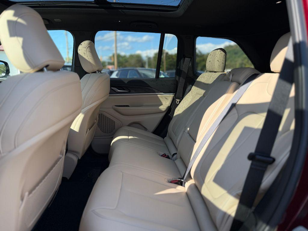 new 2025 Jeep Grand Cherokee car, priced at $45,645